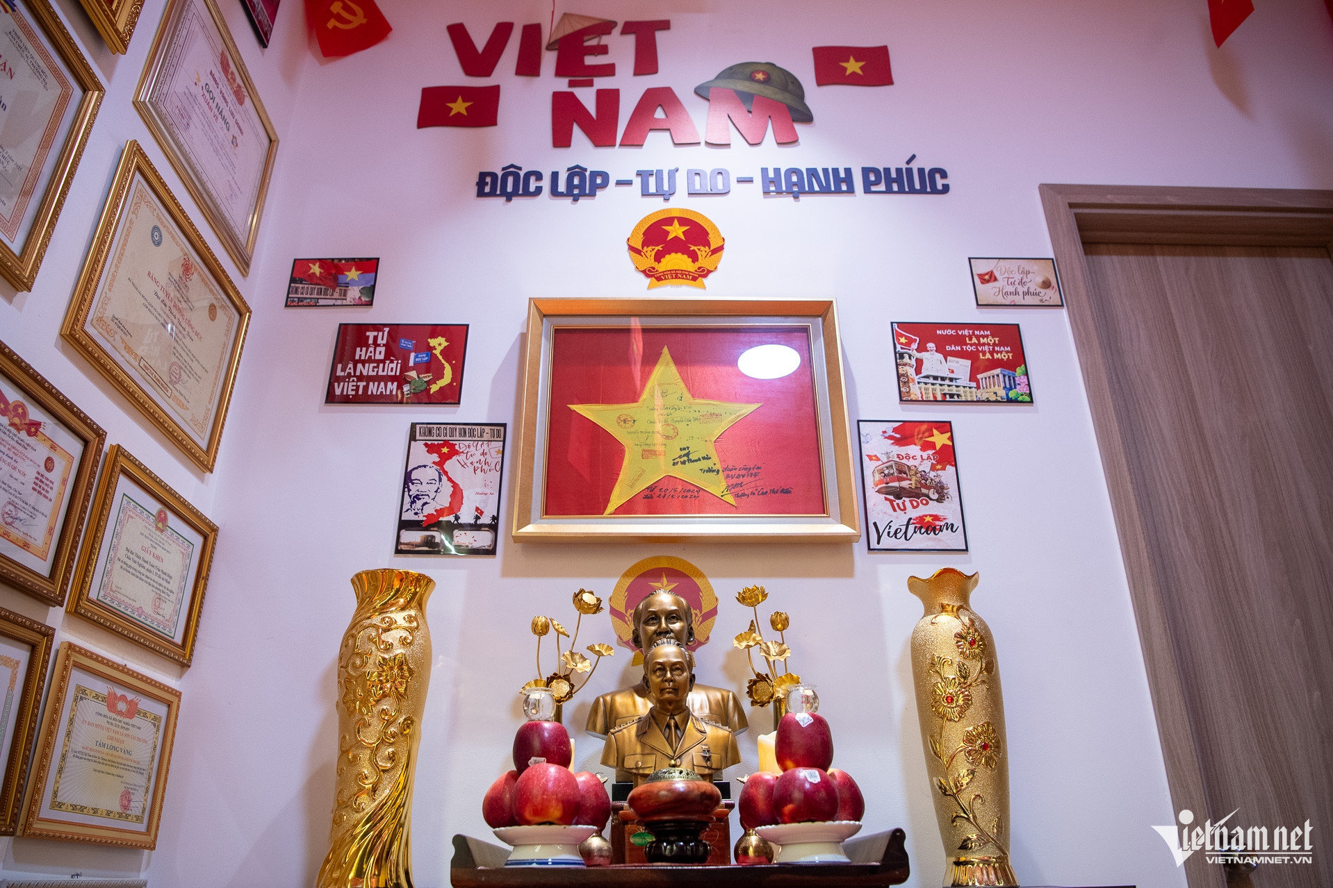 W-sư thầy có bộ sưu tập kỉ vật công an, bộ đội Tuấn Hùng 124.jpg