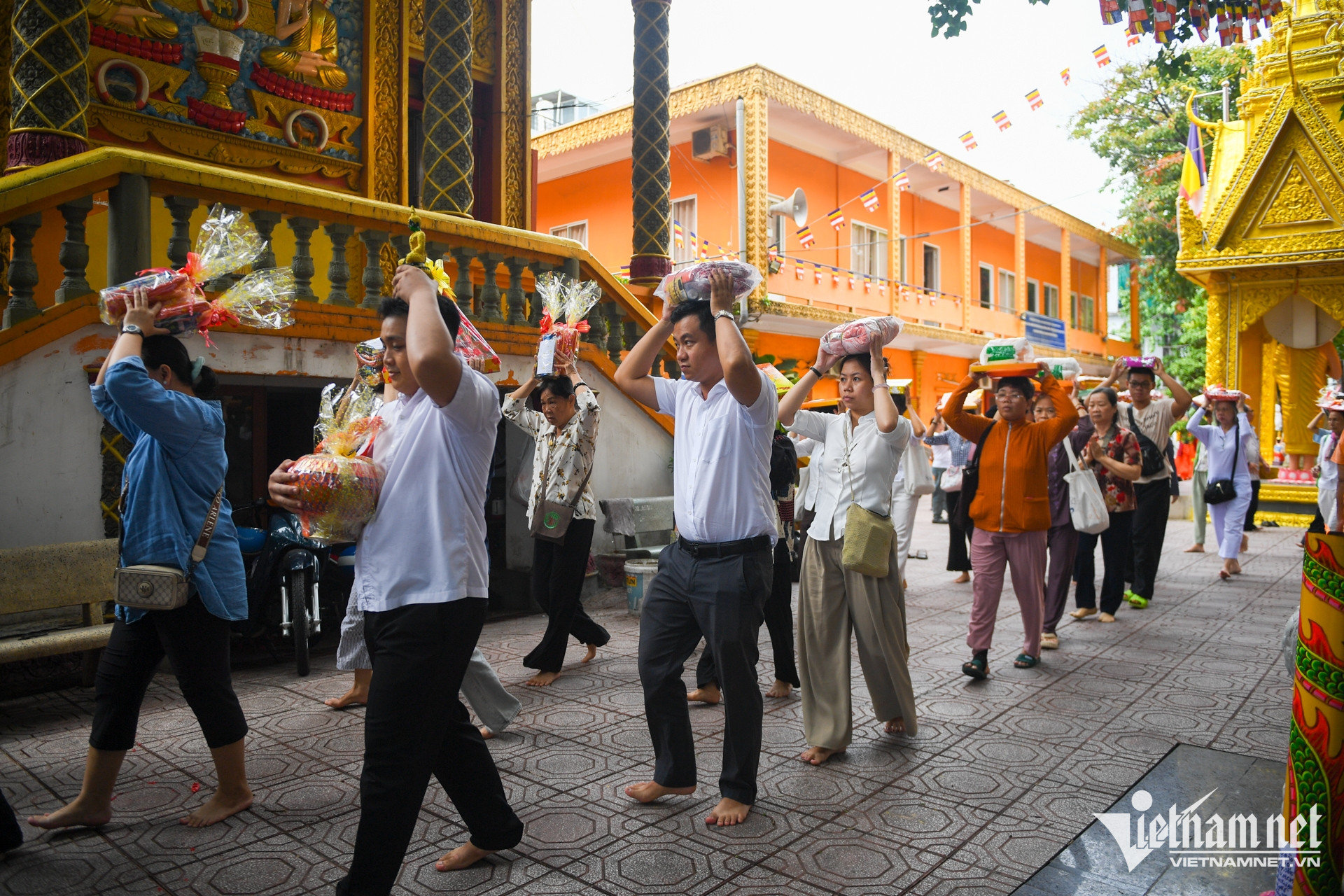 W- chùa khmer TPHCM dâng y Nguyễn Huế 8.jpg