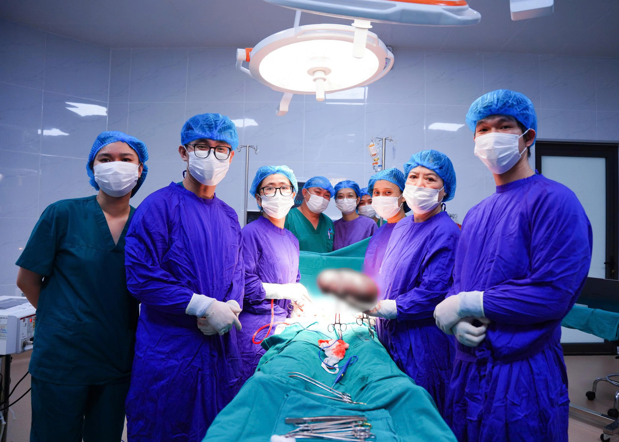 Bệnh viện Hùng Vương Gia Lai đã phẫu thuật thành công bệnh nhân u xơ tử cung.jpg
