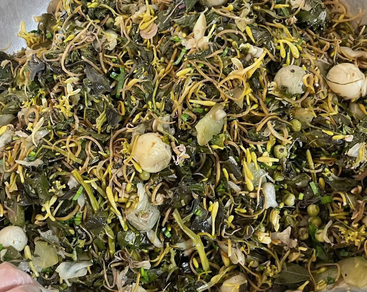 Rau đồ phản ánh nếp sống gắn bó với thiên nhiên của người Mường. Ảnh: Việt Hà