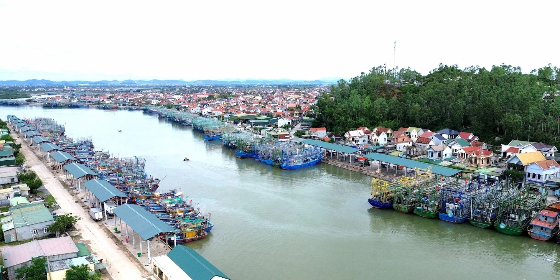 Cảng cá lạch Quèn
