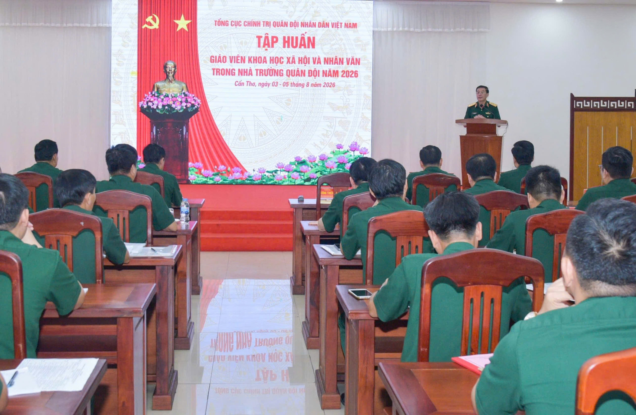 Lớp tập huấn sẽ được đội ngũ báo cáo viên giới thiệu 07 chuyên đề chính trong lĩnh vực Quân đội. Ảnh: Hữu Tài