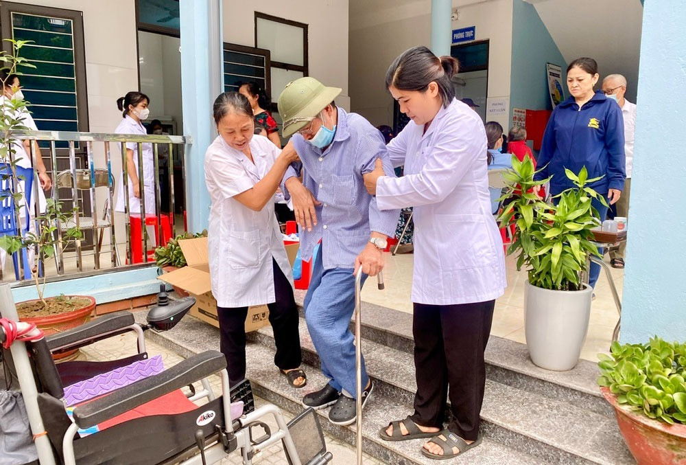 Thái Nguyên đề xuất hỗ trợ gần 2 triệu đồng/tháng cho nhân viên y tế thôn bản