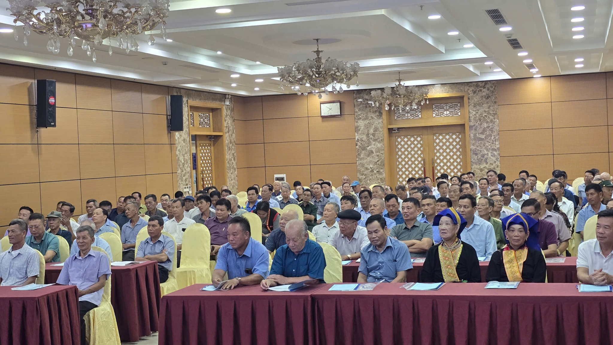 Đôi ngũ Người có uy tín trên địa bàn vùng cao, vùng DTTS trên địa bàn tỉnh thường xuyên được tập huấn nhiều nội dung quan trong phục vụ công tác tuyên truyền. Ảnh: Mỹ Dung