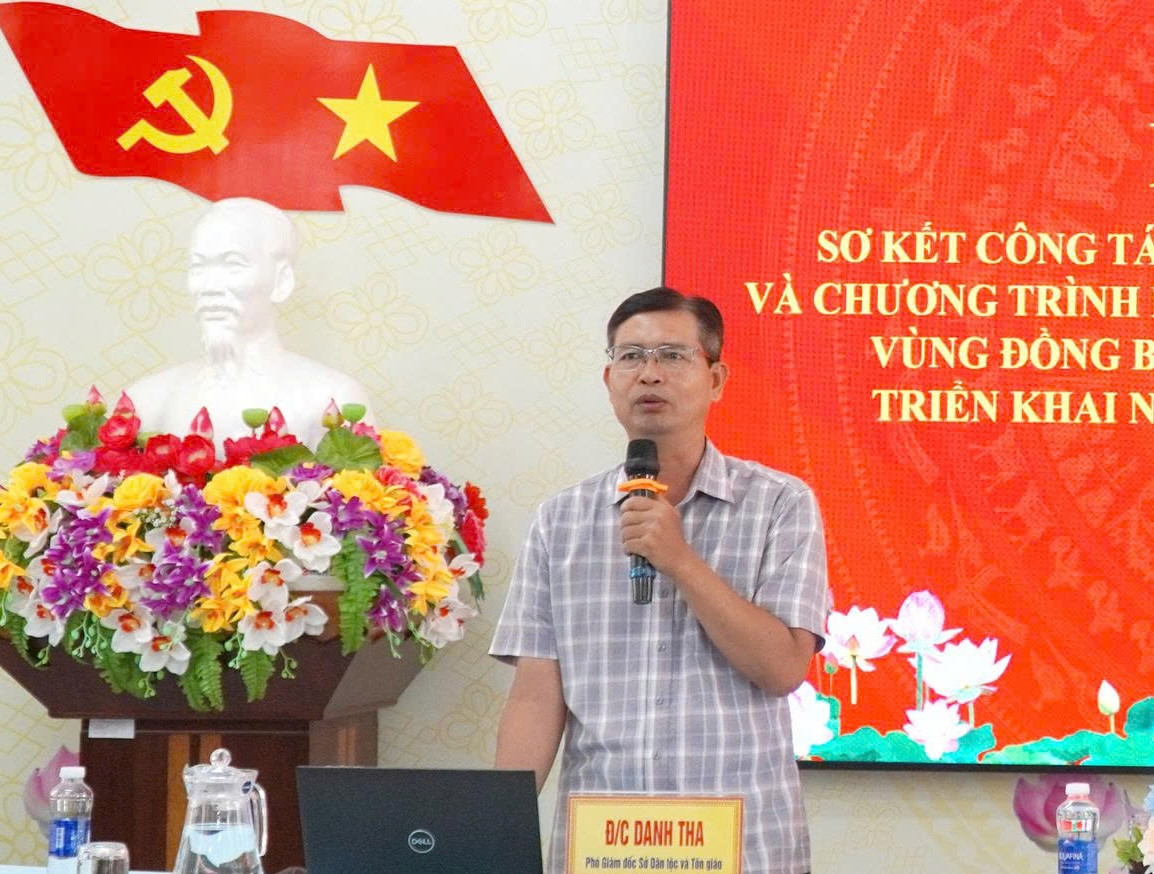 Chính sách đối với Người có uy tín: Không để khoảng trống, không để gián đoạn 