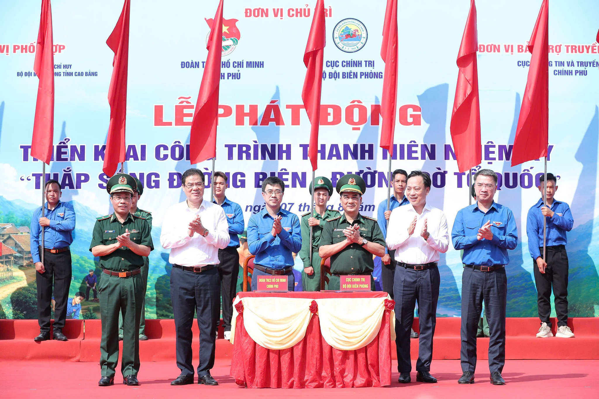 Ngay trong khuôn khổ chương trình, Ban Tổ chức đã tiến hành ký kết hợp tác triển khai dự án, chính thức phát động 5 công trình trên địa bàn tỉnh Cao Bằng.