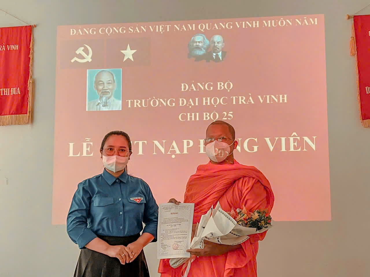 Suốt thời gian đi học, đại đức ghi nhớ nhất là ngày được kết nạp vào Đảng cộng sản Việt Nam. Ảnh: Đại đức Danh Hoàng Nam cung cấp.