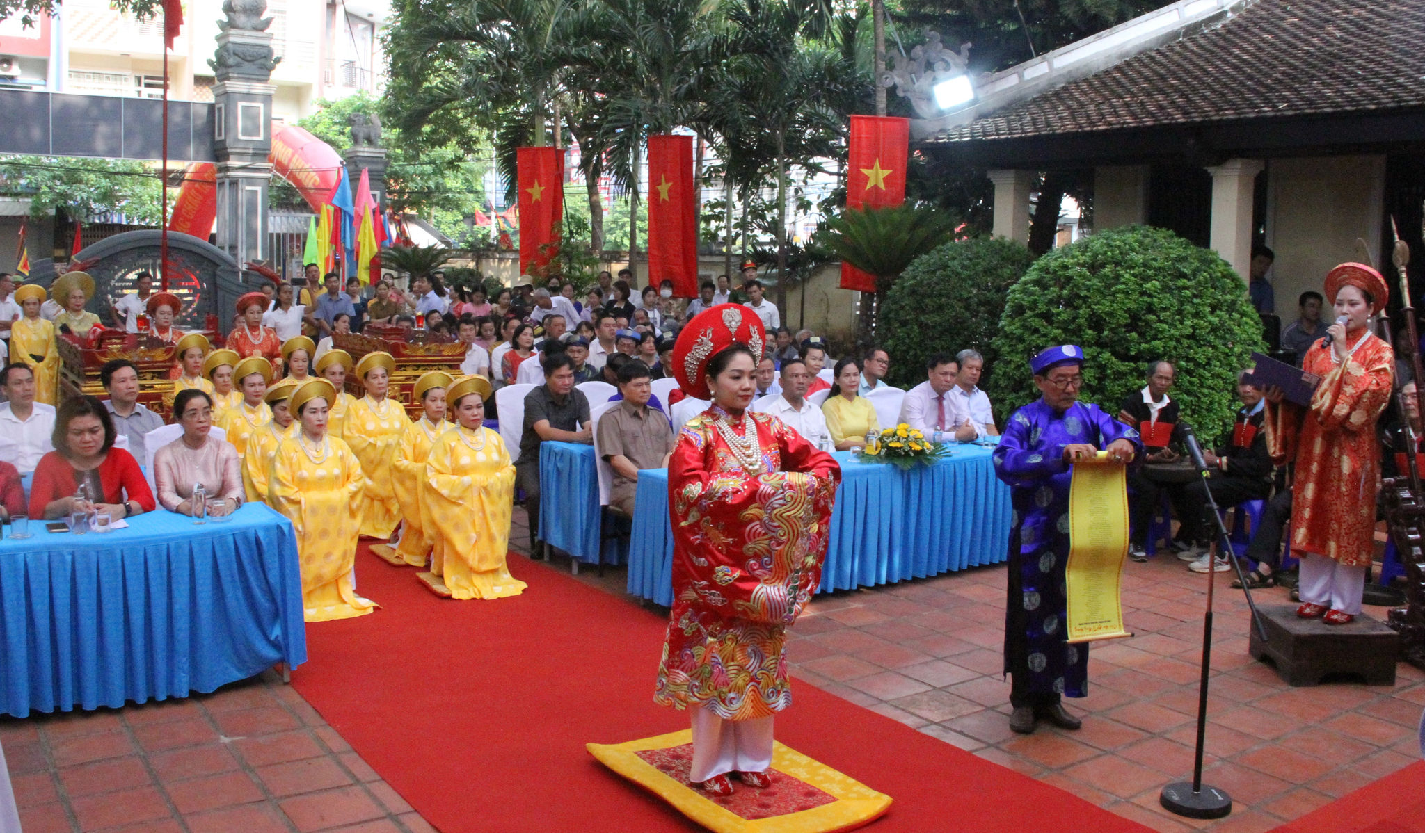 Hiện nay đình Lạc Giao vẫn duy trì các hoạt động tín ngưỡng như Giỗ Tổ Hùng Vương