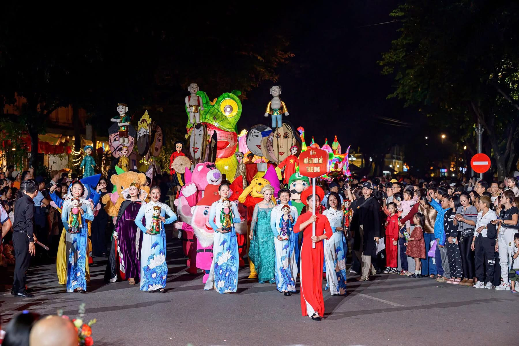 Festival tạo nên một chuỗi không gian văn hóa liên kết. Ảnh: VietNam.vn