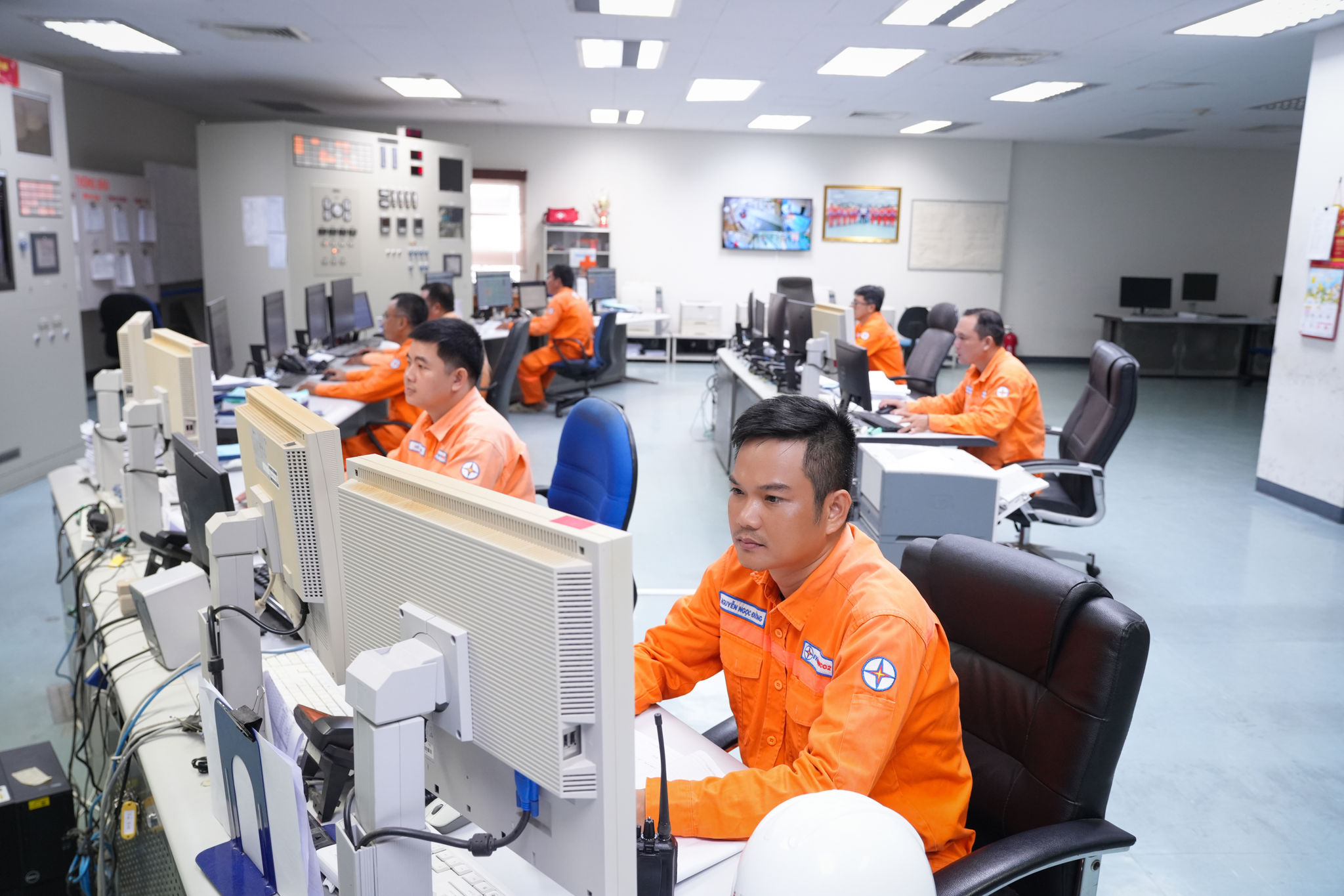 Truyền thống quý báu của Công ty - không ngừng sáng tạo và hăng say lao động. Ảnh: Kiều Anh