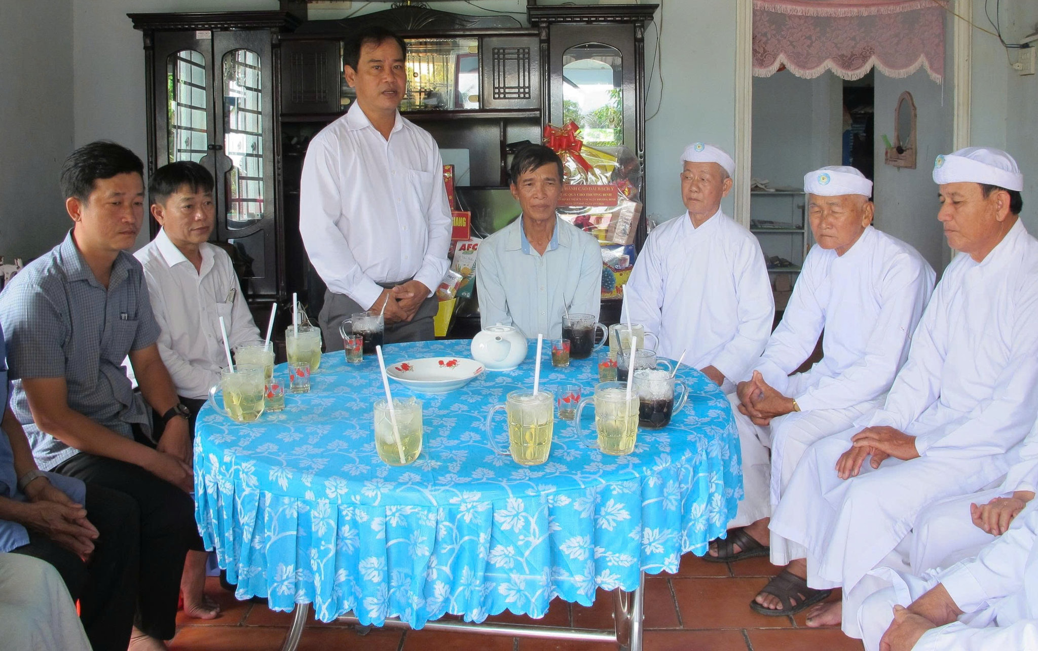 Ông Danh Phúc, Giám đốc Sở Dân tộc và Tôn giáo tỉnh An Giang, thường xuyên đến thăm hỏi, tặng đồng bào dân tộc, tôn giáo ở cơ sở.