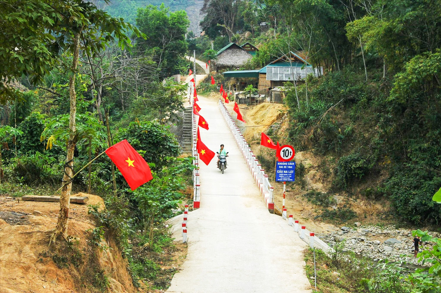 Bản Na Lợt xã Nhôn Mai