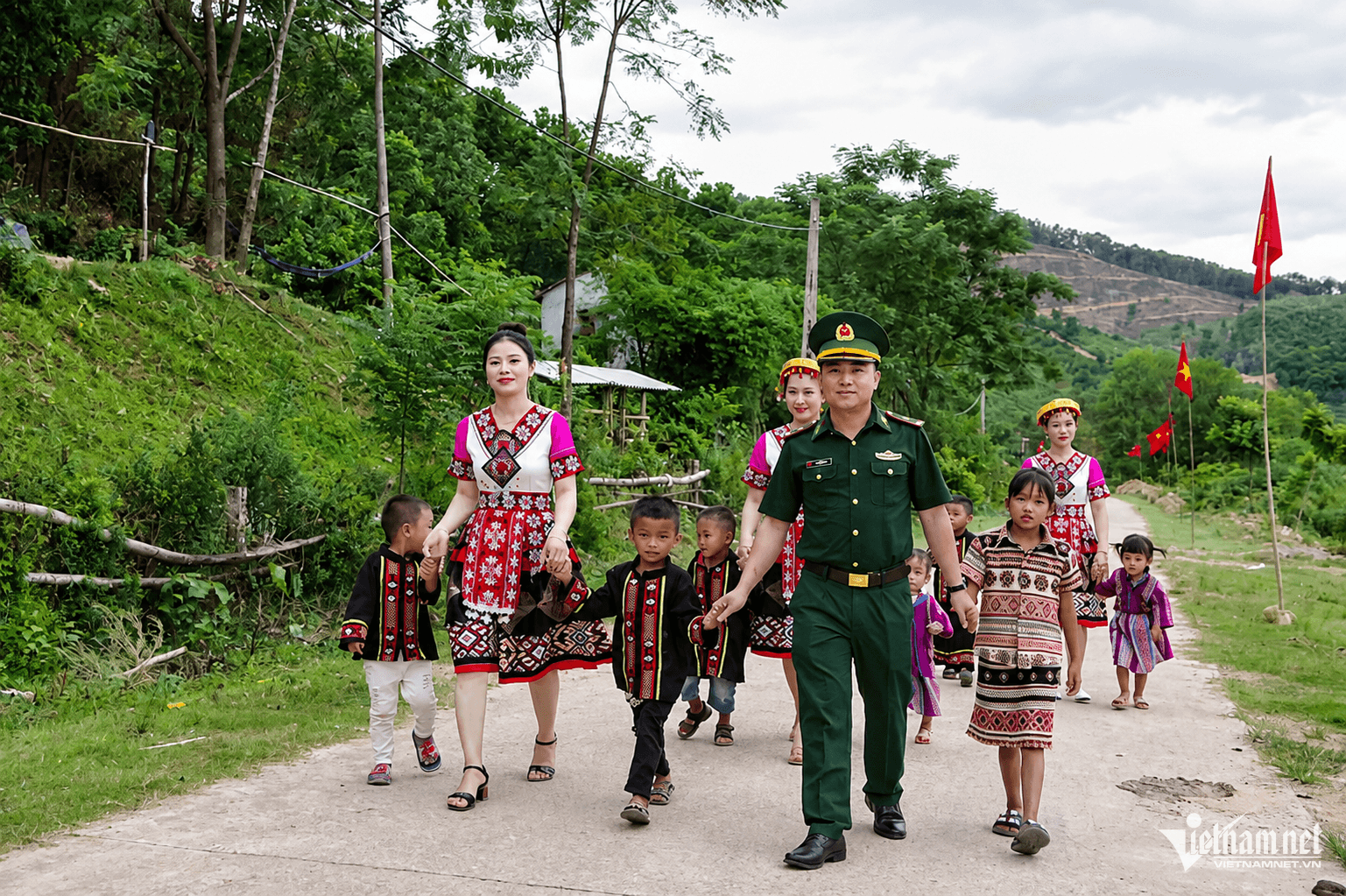 W-ChatGPT Image 22_32_40 2 thg 8, 2026.png
