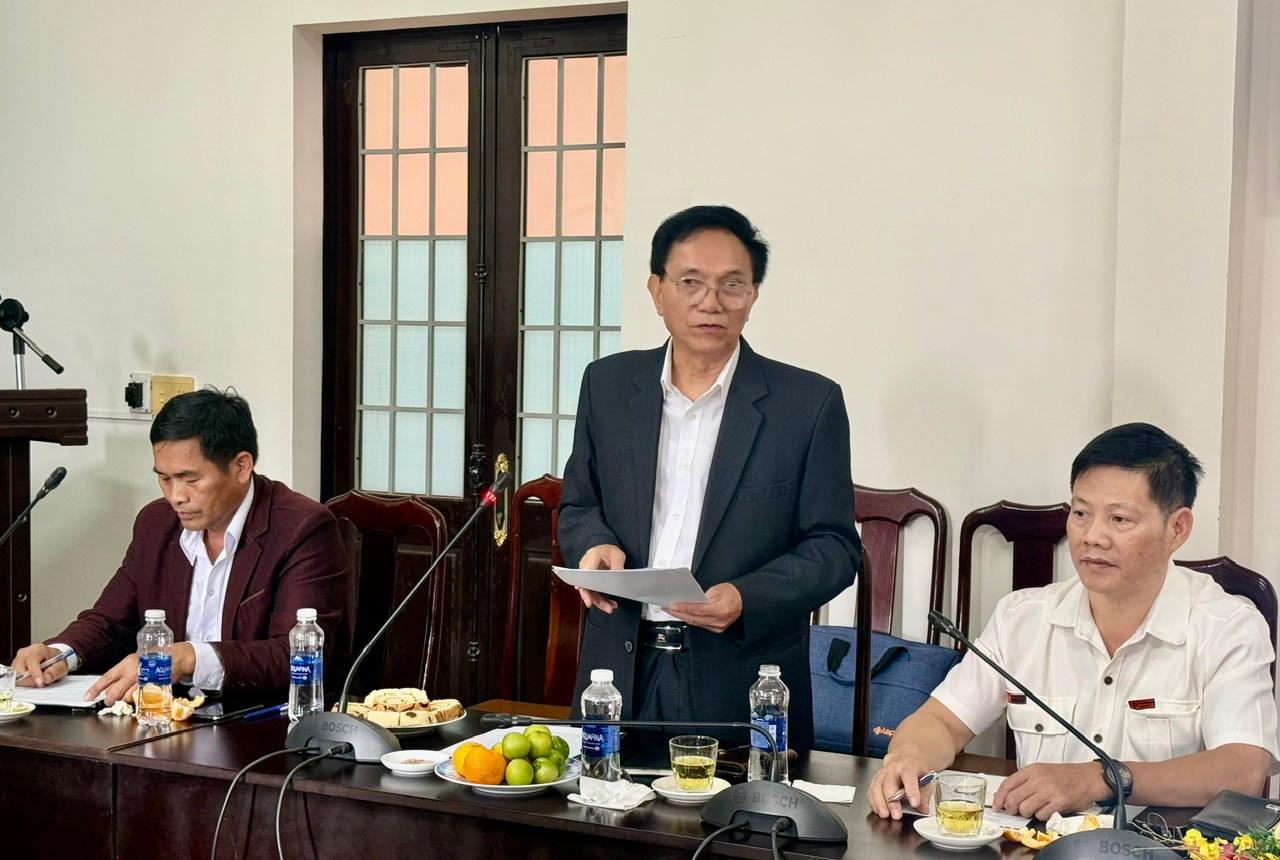 TS. Lò Giàng Páo – Phó Chủ tịch kiêm Tổng Thư ký Trung ương Hội Hỗ trợ phát triển kinh tế miền núi chia sẻ tại hội nghị