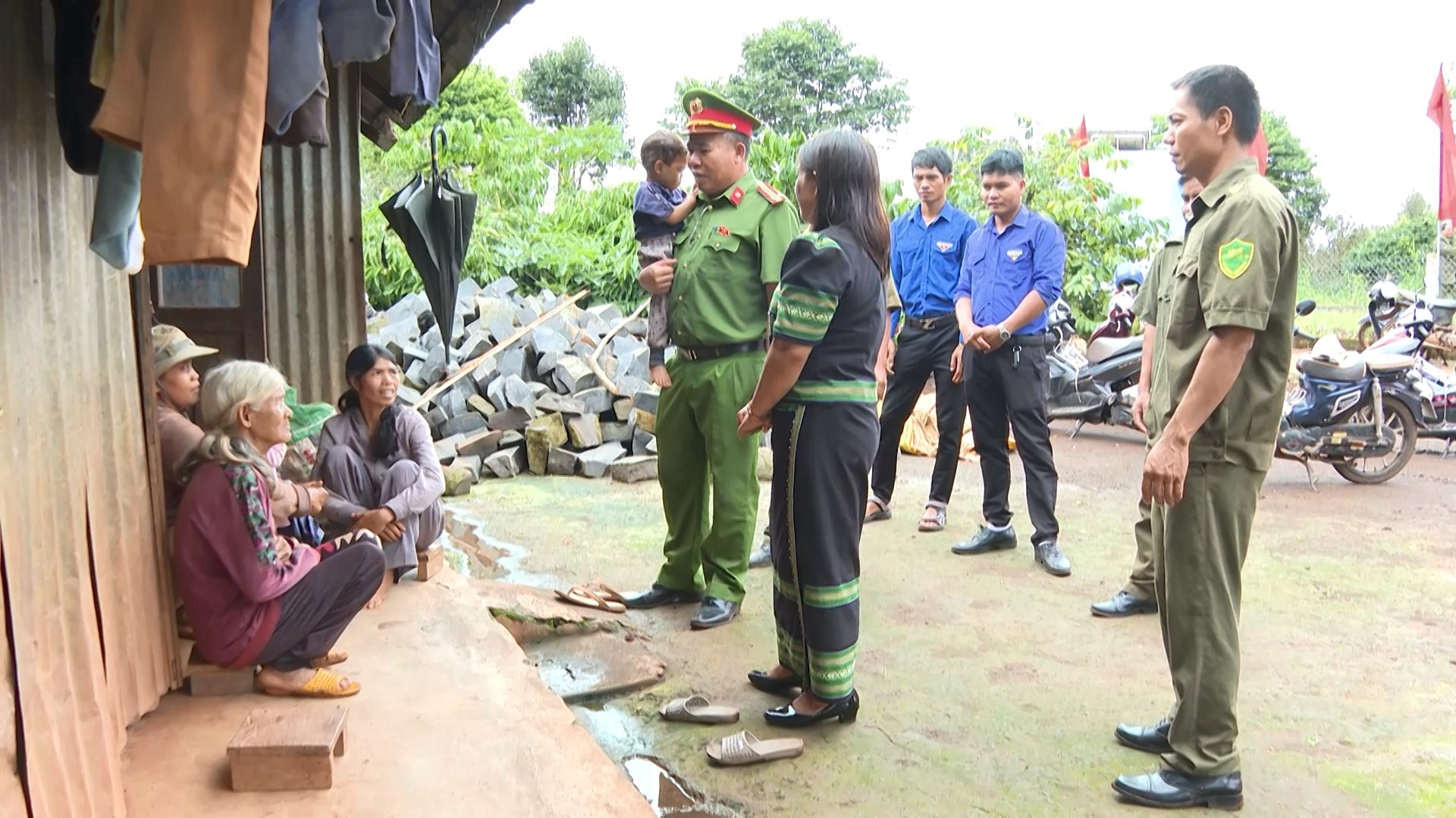 giữ gìn an ninh trật tự thôn làng