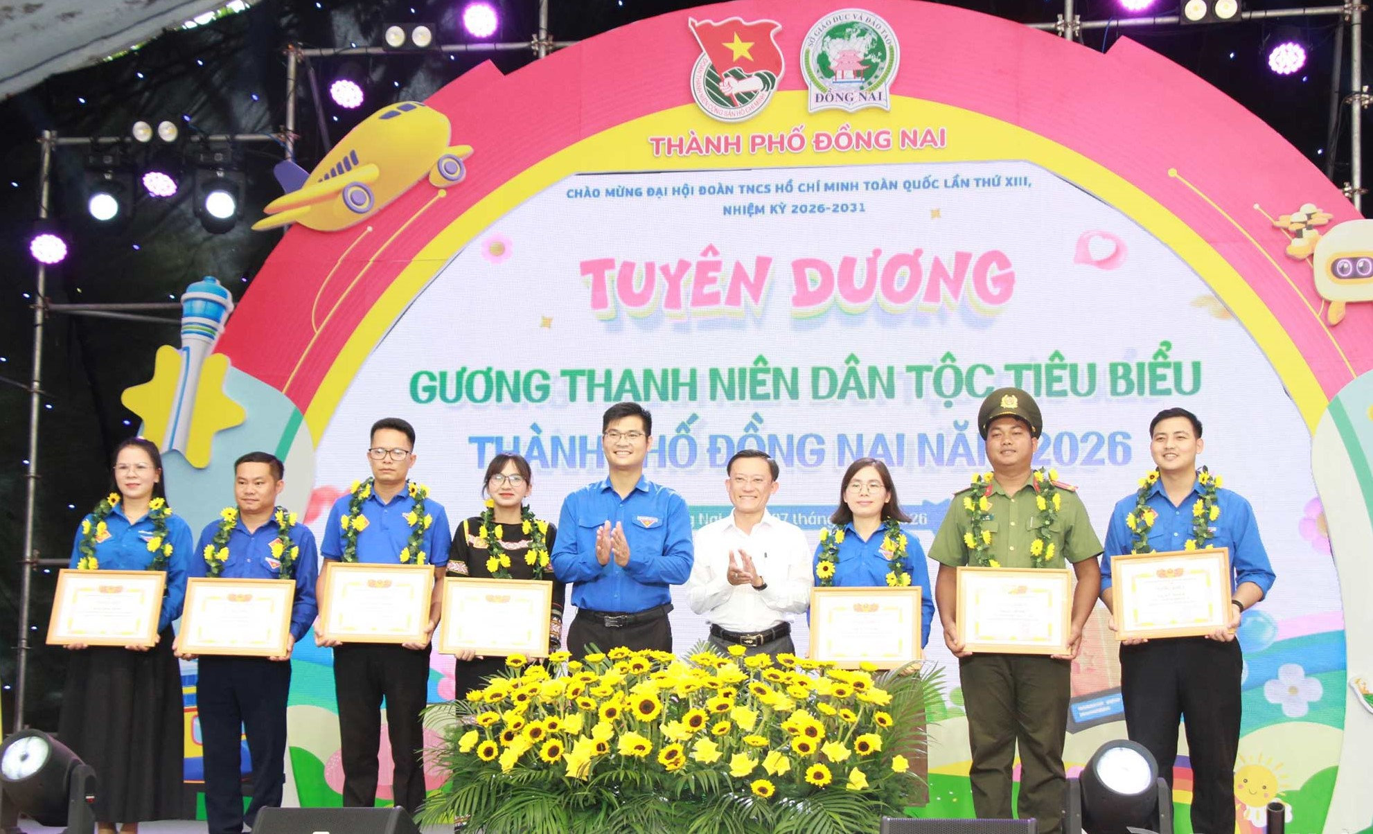 Các thanh niên DTTS tiêu biểu được tuyên dương tại Ngày hội Thanh - thiếu nhi dân tộc, tôn giáo thành phố Đồng Nai năm 2026. Ảnh Nga Sơn. Ảnh Nga Sơn