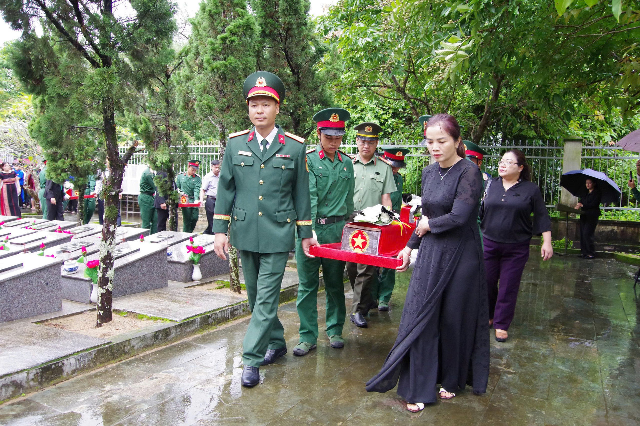Xã Đăk Pék tổ chức truy điệu và an táng 10 hài cốt liệt sĩ