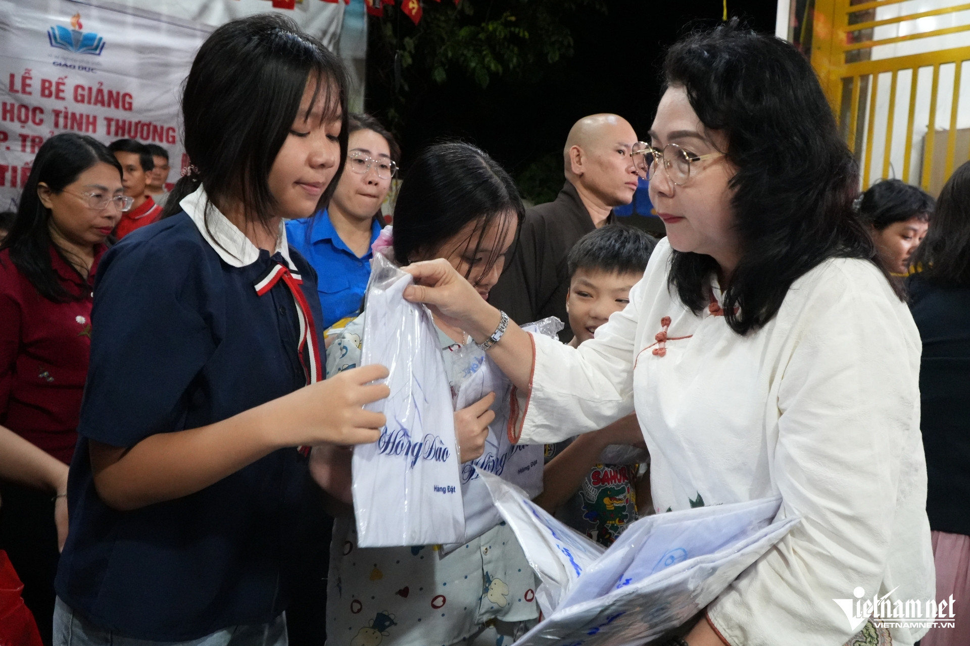 W-lop hoc tinh thuong 2.jpg