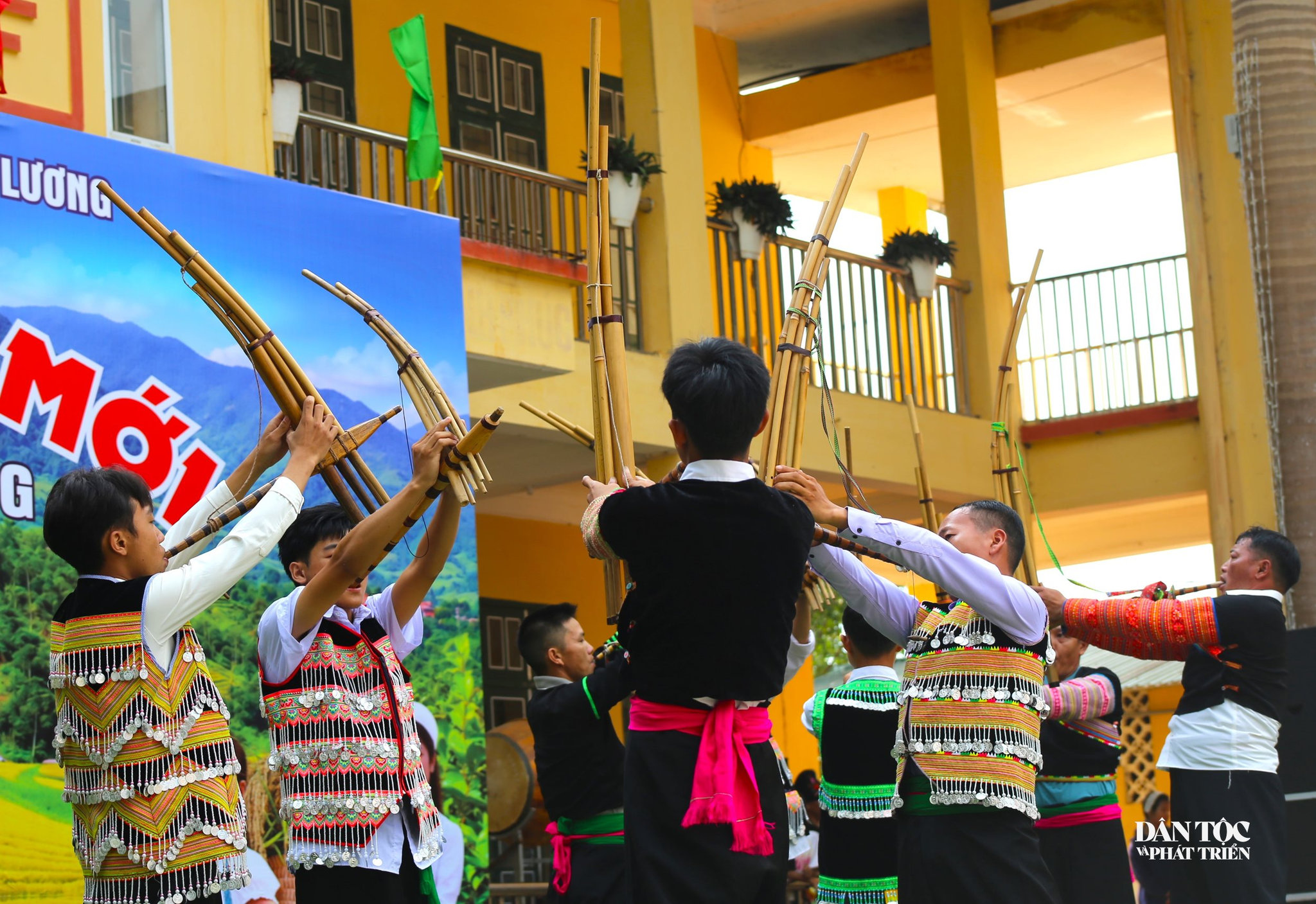 Khèn Mông