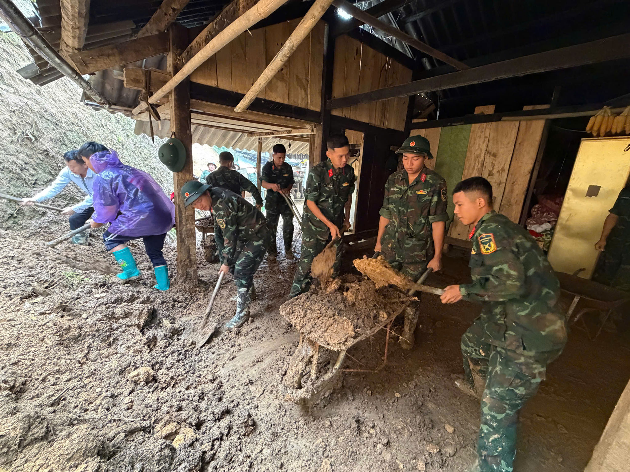 Lực lượng xung kích phòng, chống thiên tai được hỗ trợ trên 300 nghìn đồng/người/ngày 