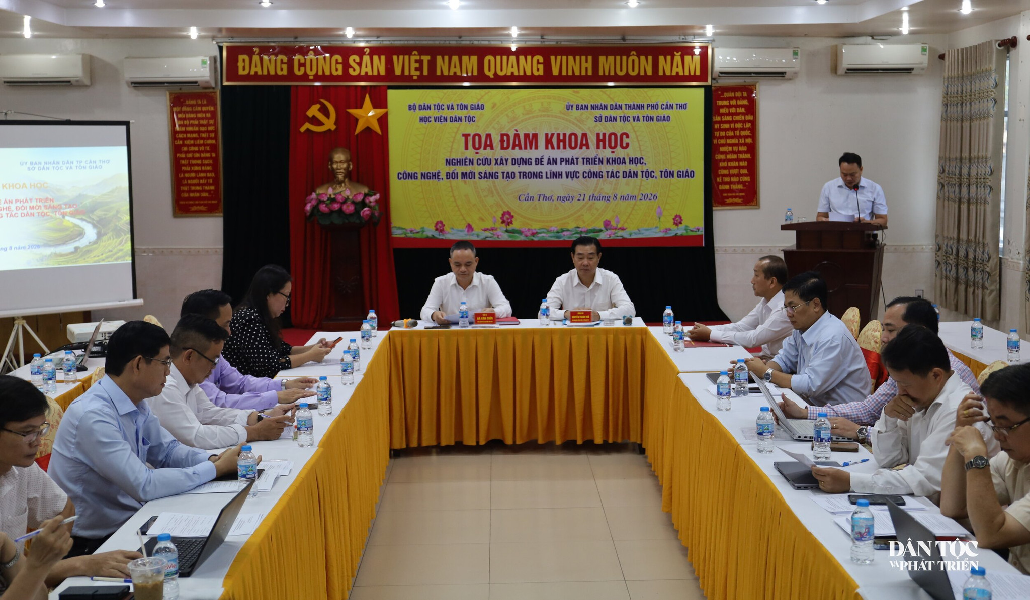 Tọa đàm khoa học “Nghiên cứu xây dựng đề án phát triển khoa học, công nghệ, đổi mới sáng tạo trong lĩnh vực công tác dân tộc, tôn giáo”.