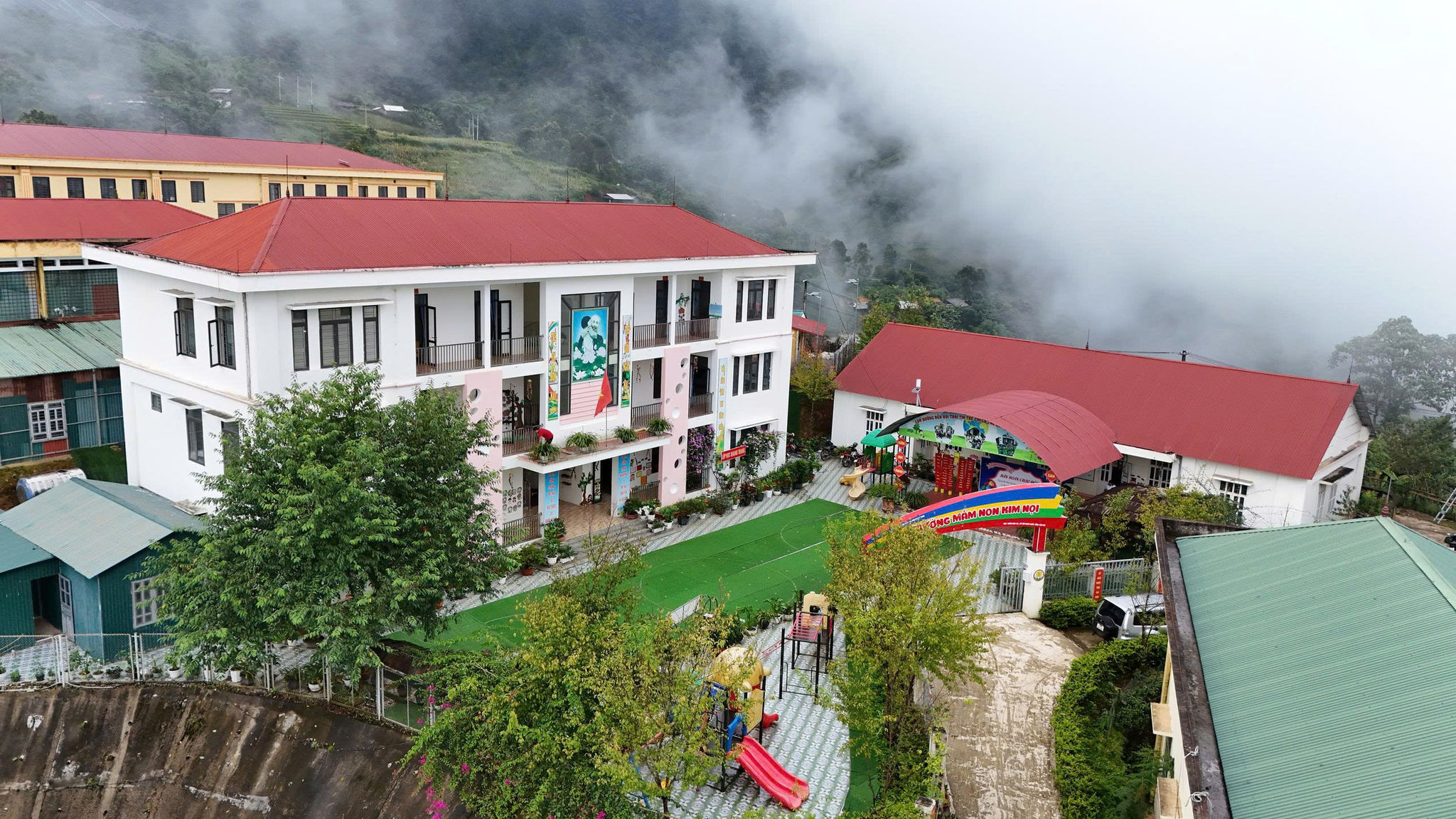 Kim Nọi sẵn sàng đón hơn 500 trẻ dân tộc Mông đến lớp sau sáp nhập 