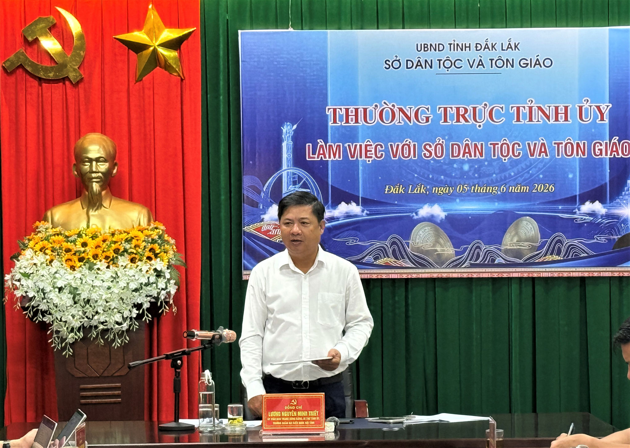 Bí thư Tỉnh ủy Đắk Lắk Lương Nguyễn Minh Triết làm việc với Sở Dân tộc và Tôn giáo về công tác quản lý nhà nước về dân tộc và tôn giáo