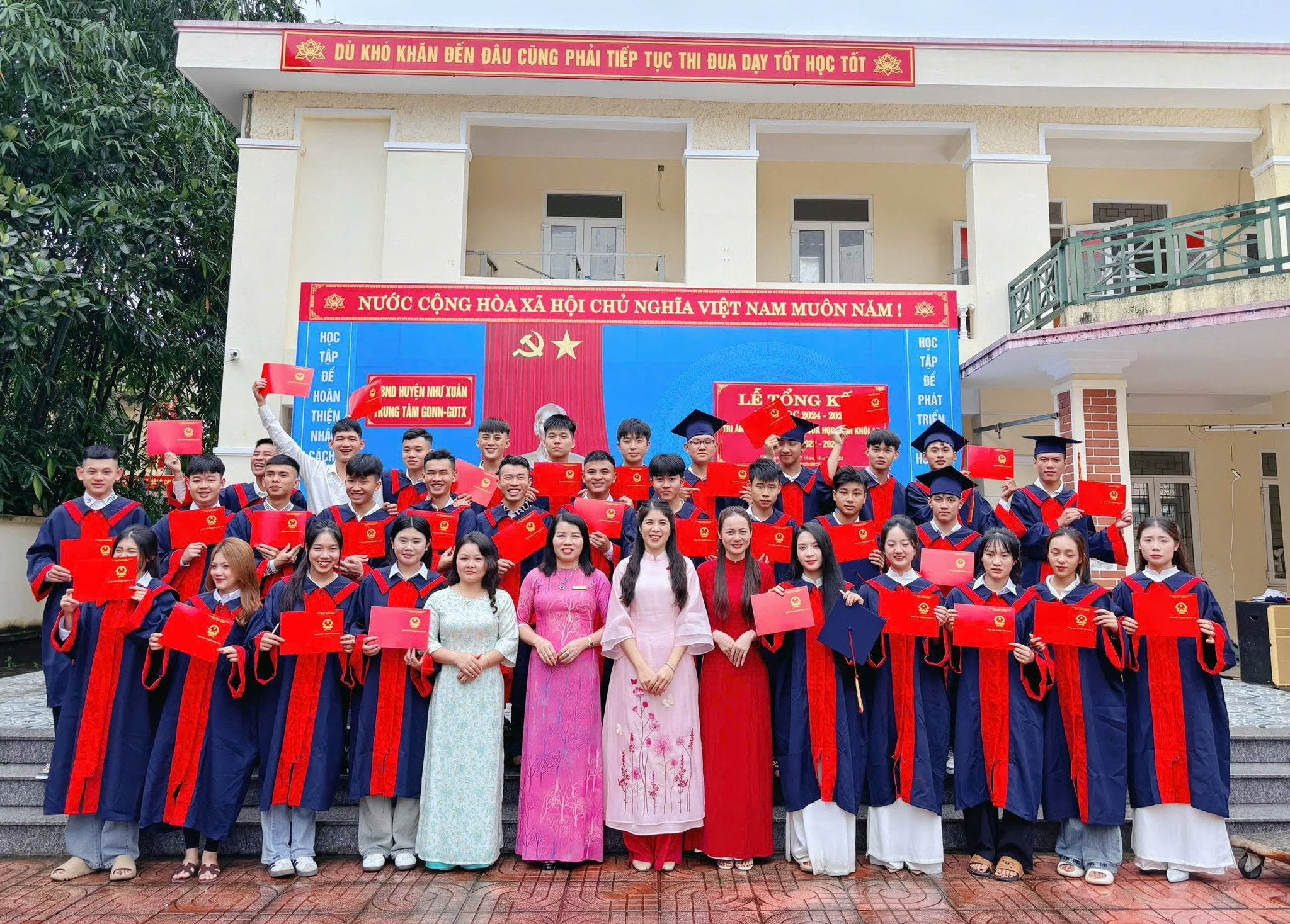 Học viên Trung tâm GDNN-GDTX Như Xuân trong lễ bế giảng và trao bằng tốt nghiệp