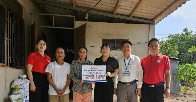 Báo VietNamNet trao hơn 4,3 tỷ đồng đến các hoàn cảnh khó khăn trong tháng 7 