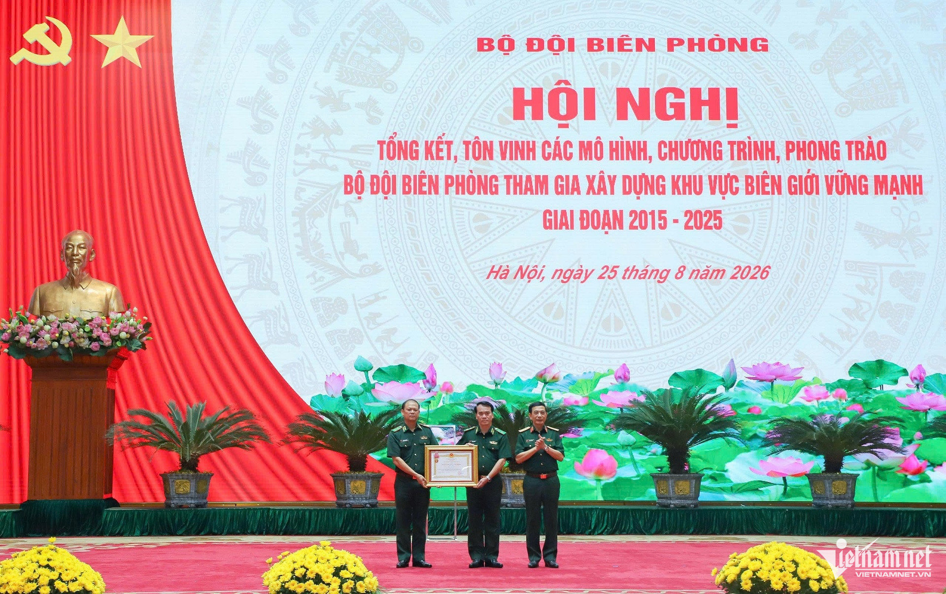 W-Dai tuong Phan Van Giang.jpg