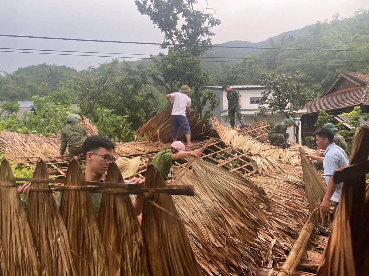 Dông lốc, mưa lũ tiếp tục gây thiệt hại trên địa bàn Lào Cai