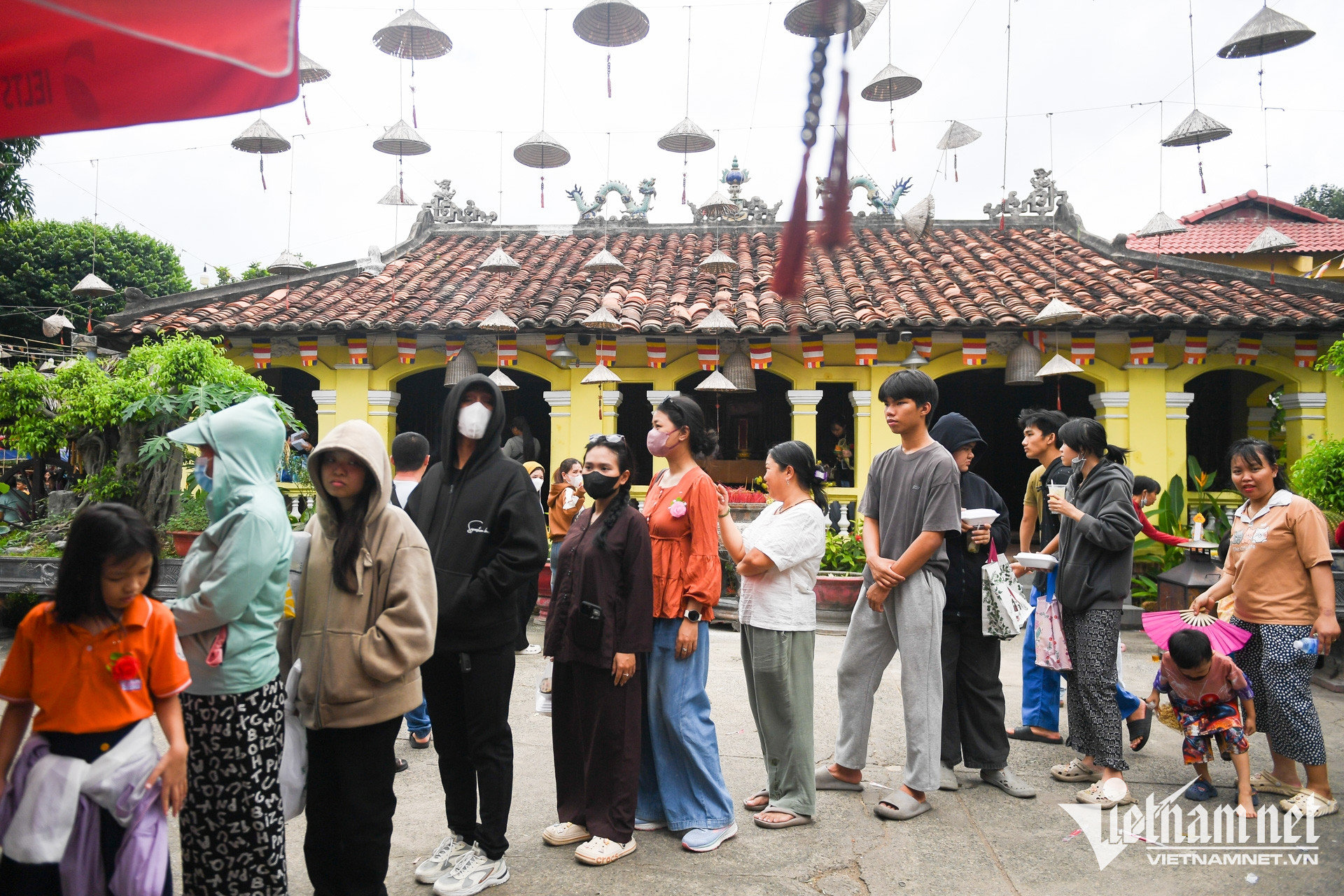 https://static-images.vnncdn.net/vps_images_publish/000001/000003/2026/8/27/w-vu-lan-tphcm-nguyen-hue-2-2191.jpg
