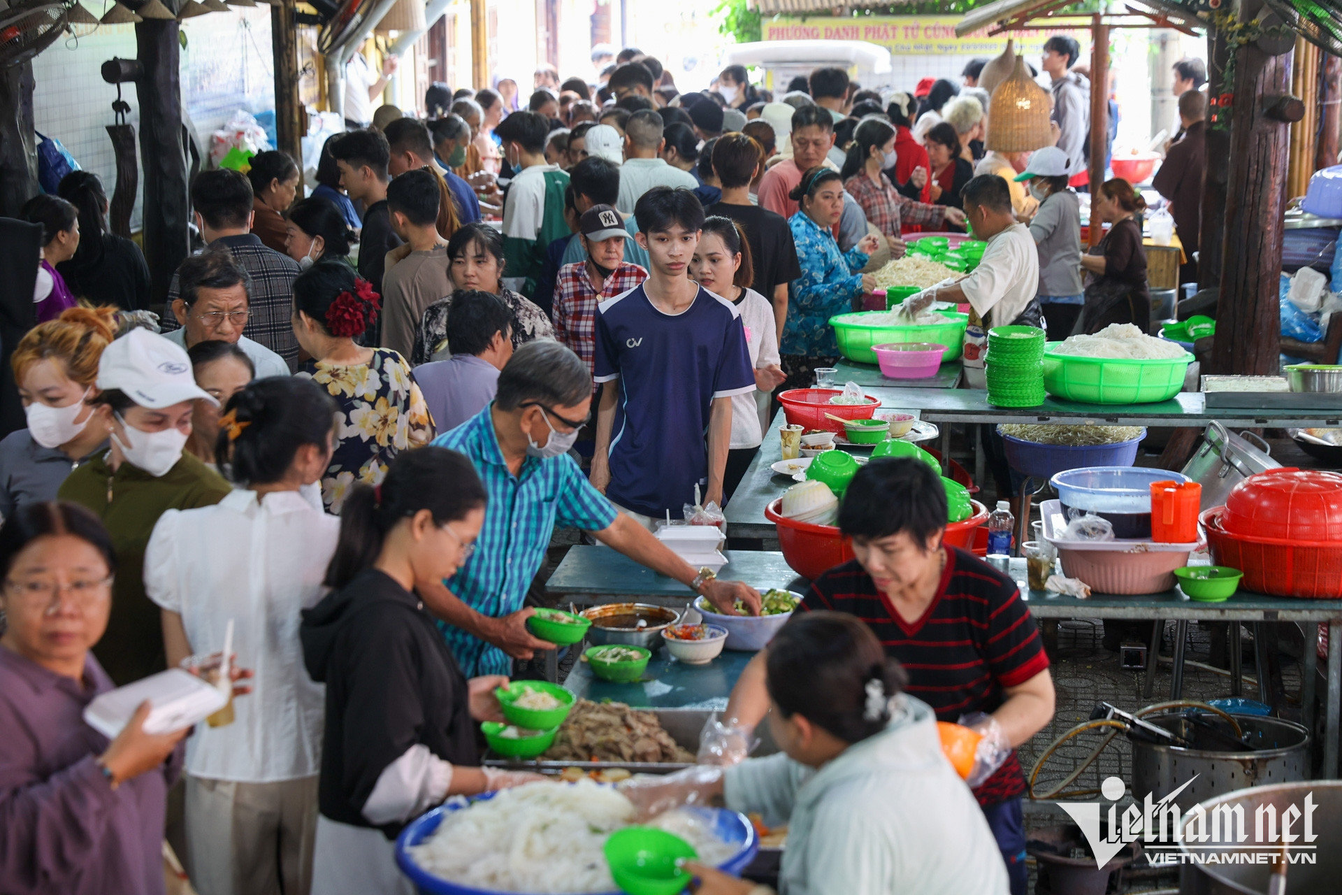 W-vu lan TPHCM Nguyễn Huế.jpg