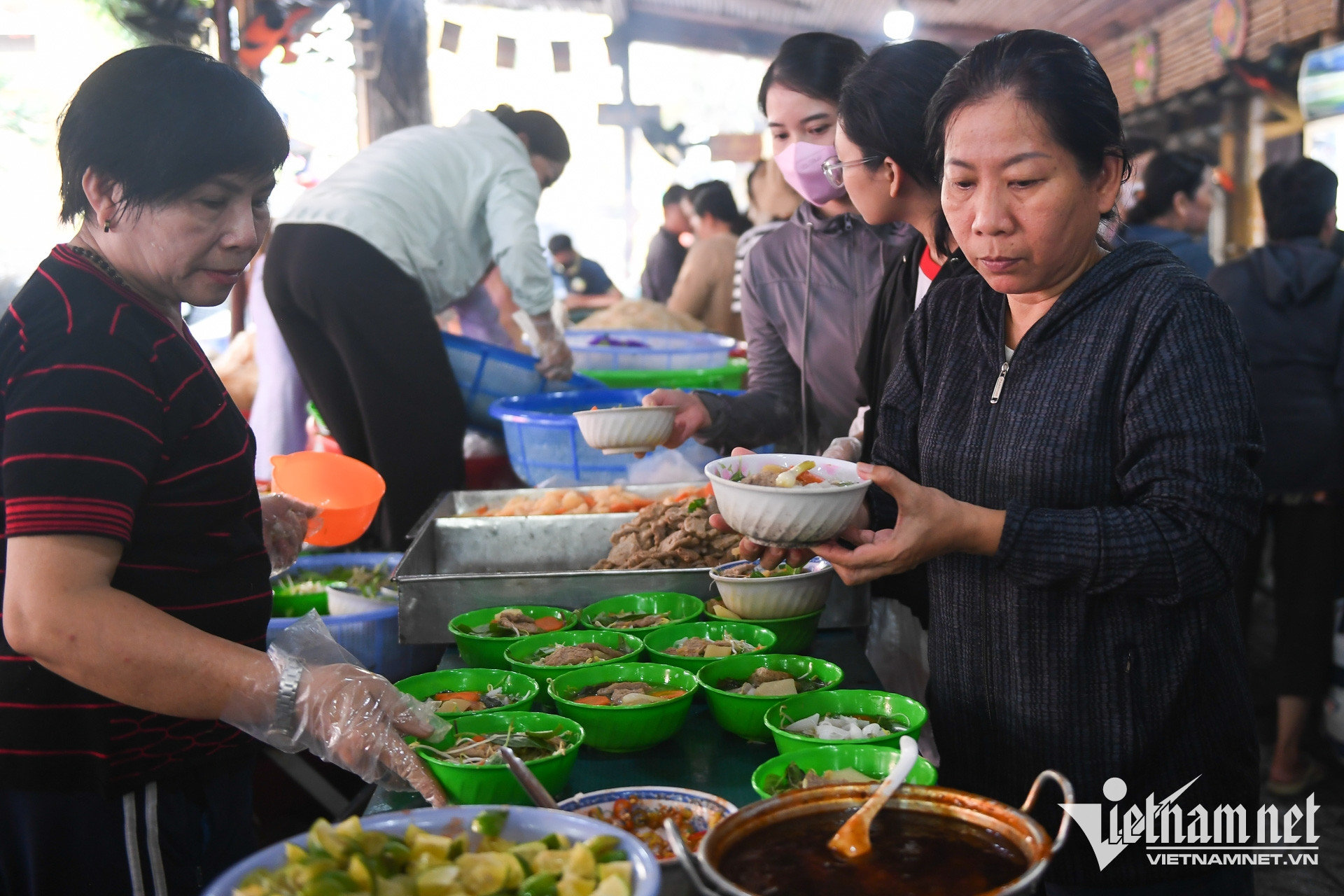 https://static-images.vnncdn.net/vps_images_publish/000001/000003/2026/8/27/w-vu-lan-tphcm-nguyen-hue-9-2192.jpg