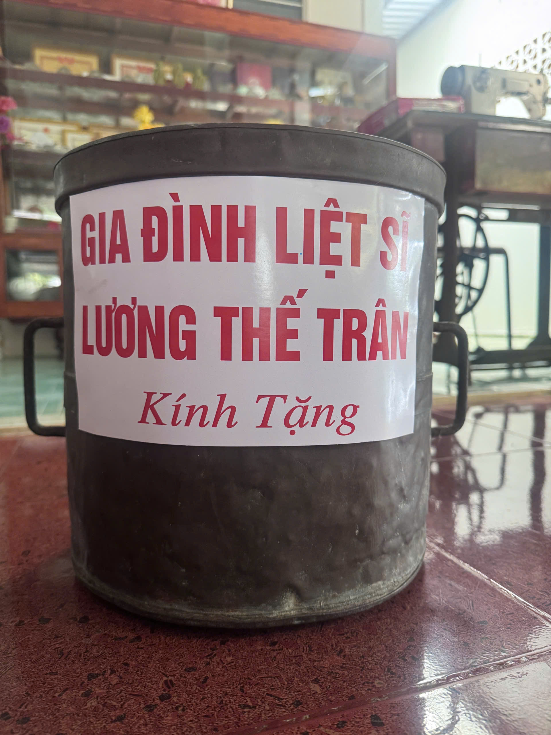 Cái táo còn gọi là thùng quan là dụng cụ đo lường dân gian truyền thống dùng để đong lúa gạo ở vùng Nam Bộ xưa. Ảnh: Như Tâm