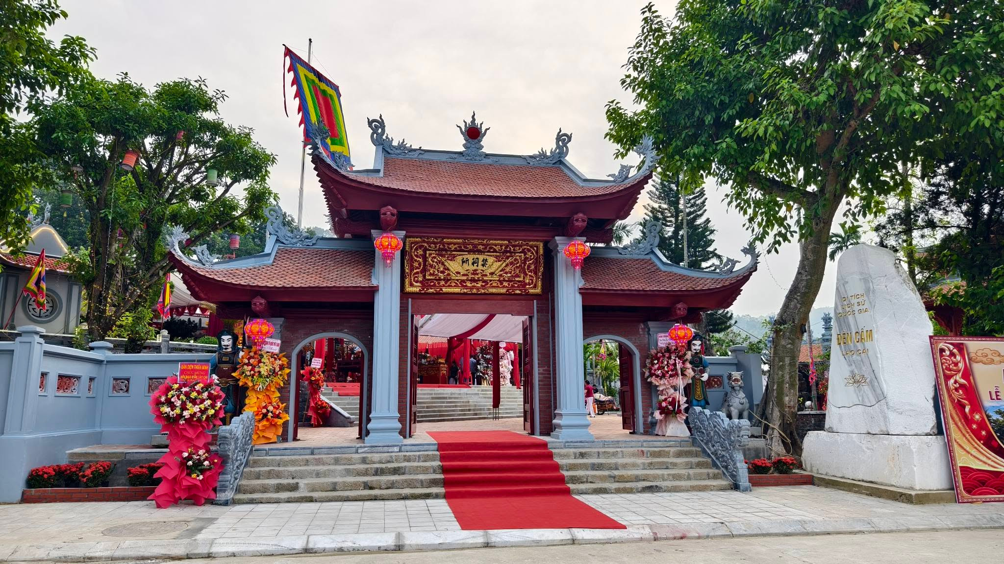 Cùng nhau giữ rừng, người Kinh và người Giáy lập ngôi đền 200 năm tuổi