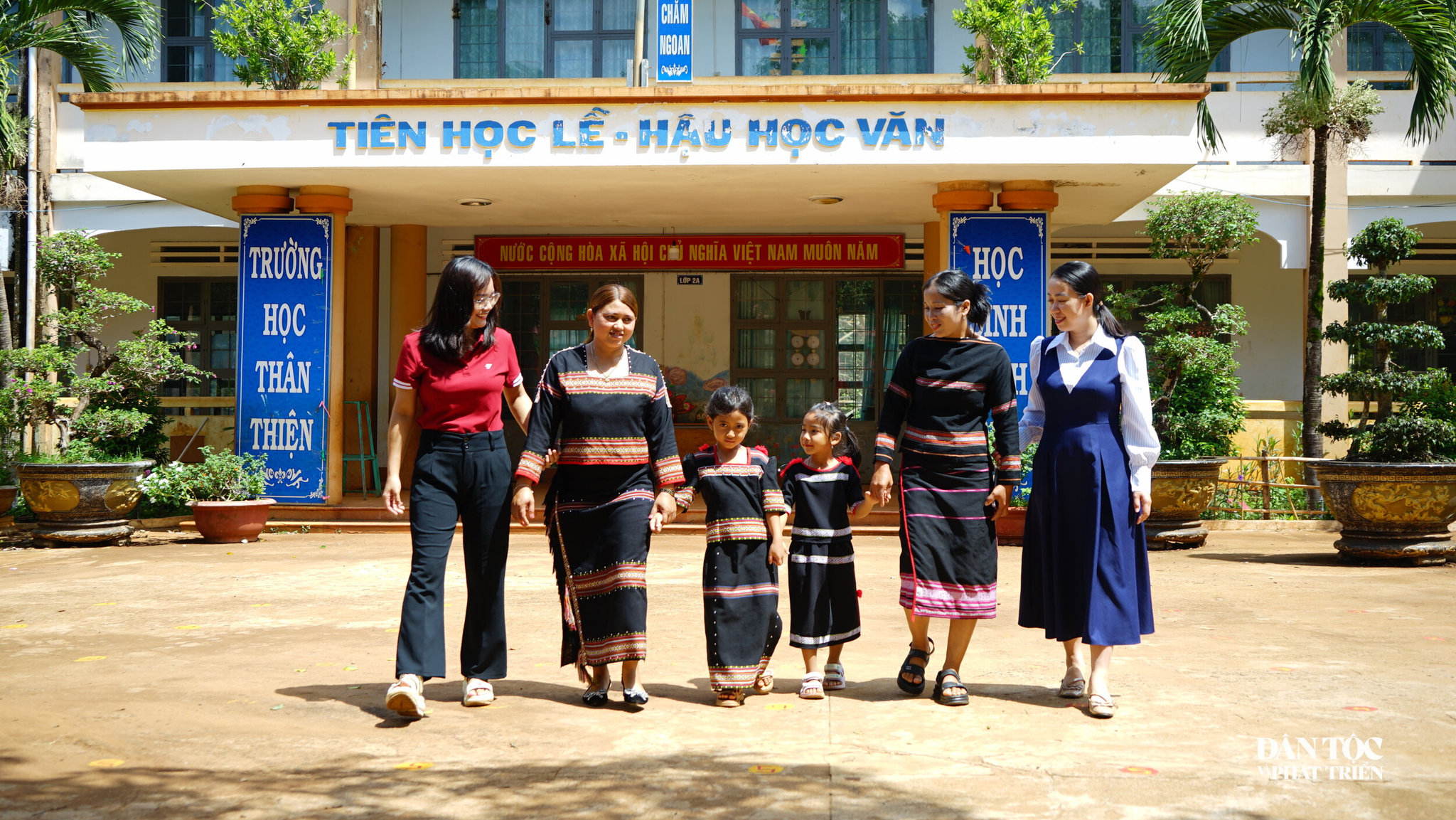tiếp nối con chữ cho học sinh.jpg