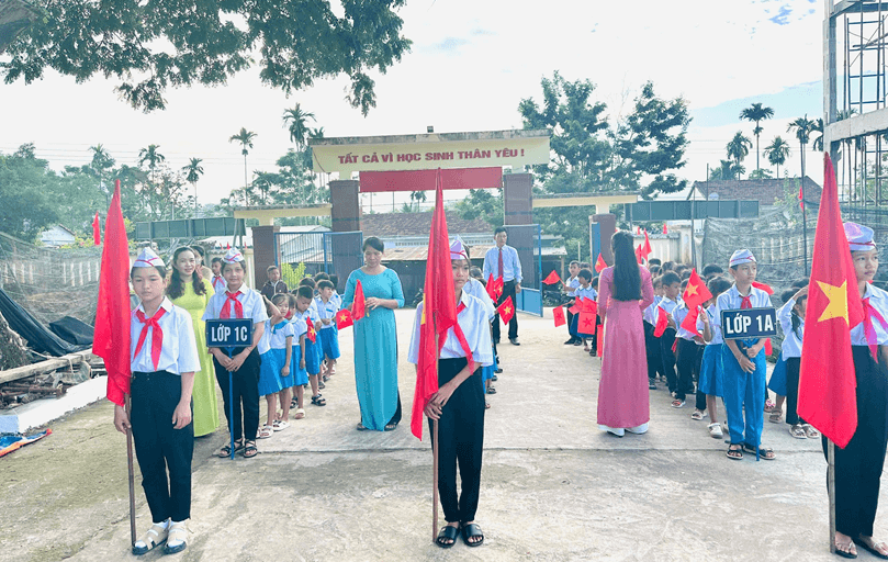 Thanh Hóa bảo đảm sách giáo khoa cho học sinh 6 trường nội trú vùng biên giới 