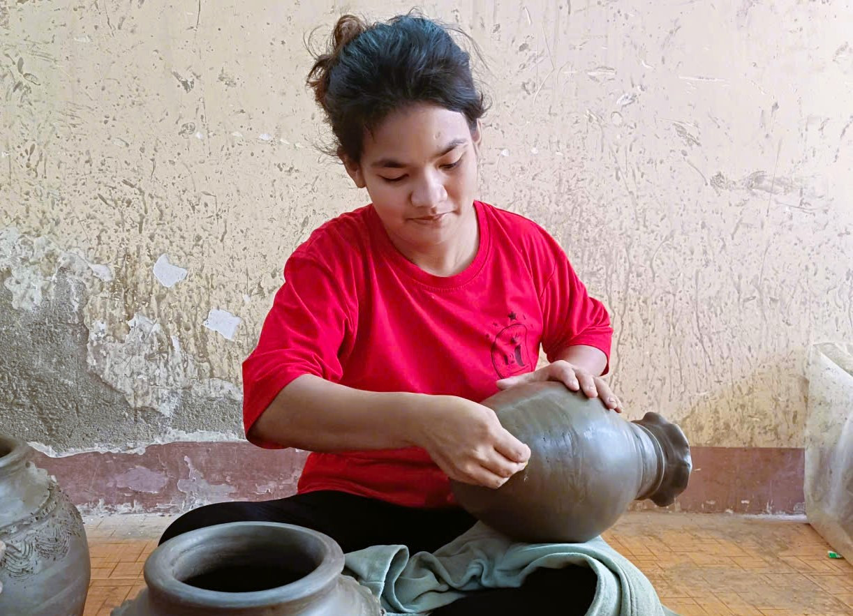 Làm gốm