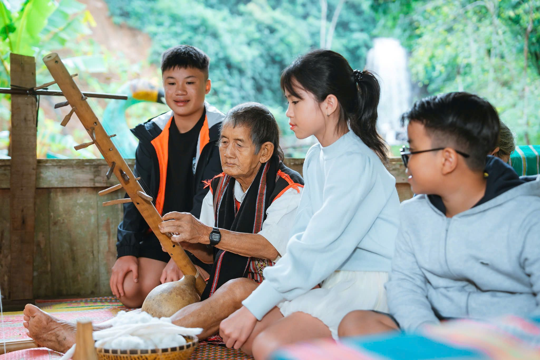 THIẾU NHI
