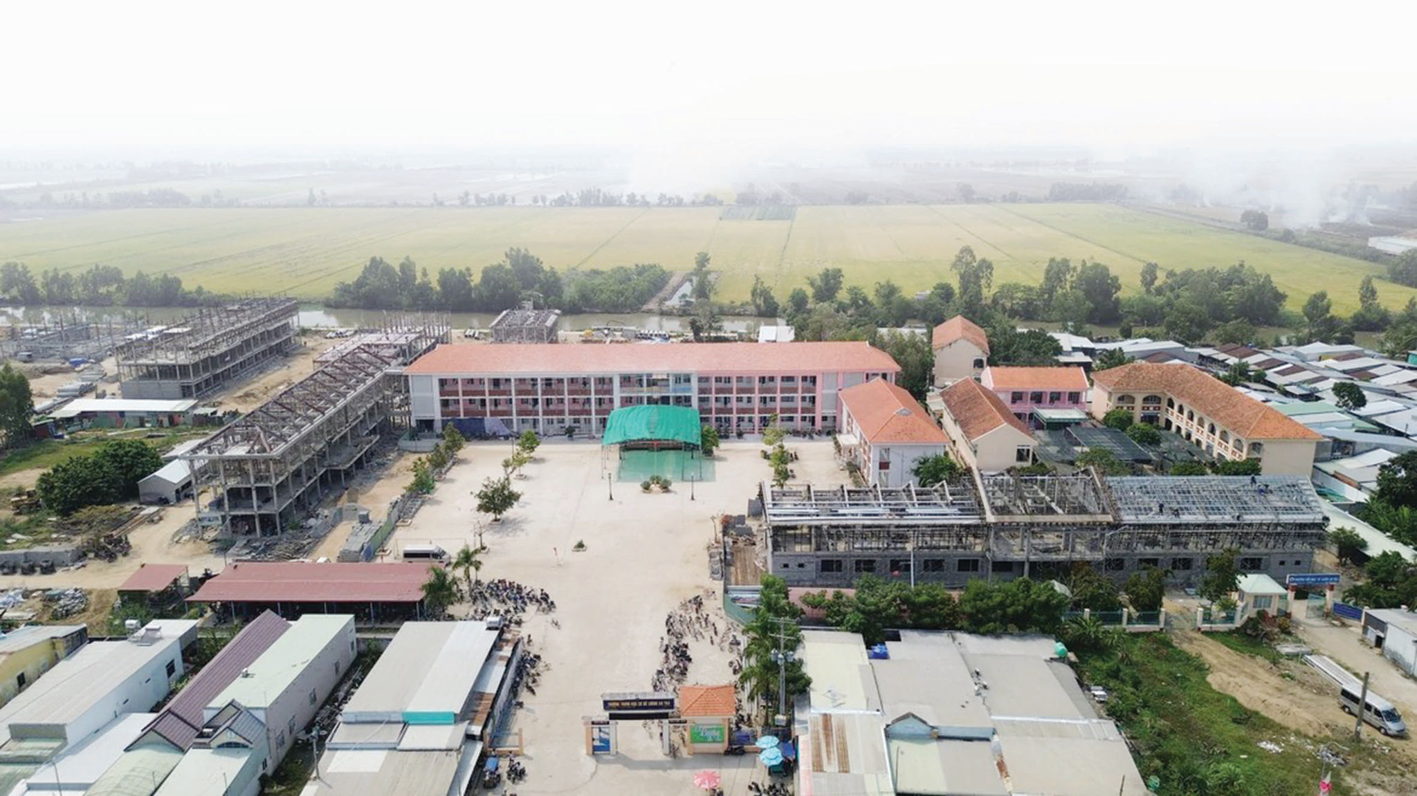 Trường học mới giúp học sinh vùng biên vững bước đến trường