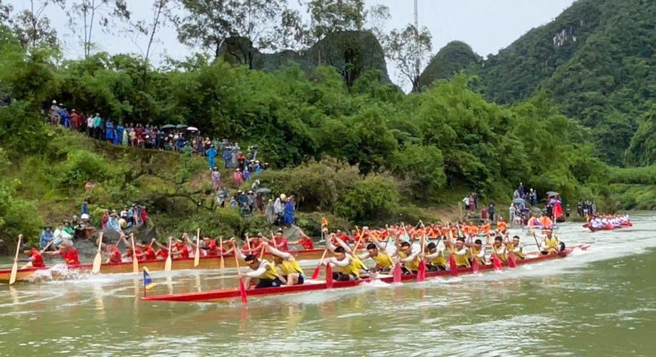 Lễ hội đua thuyền có thâm niên gần 1 thế kỷ trên sông Rào Nan