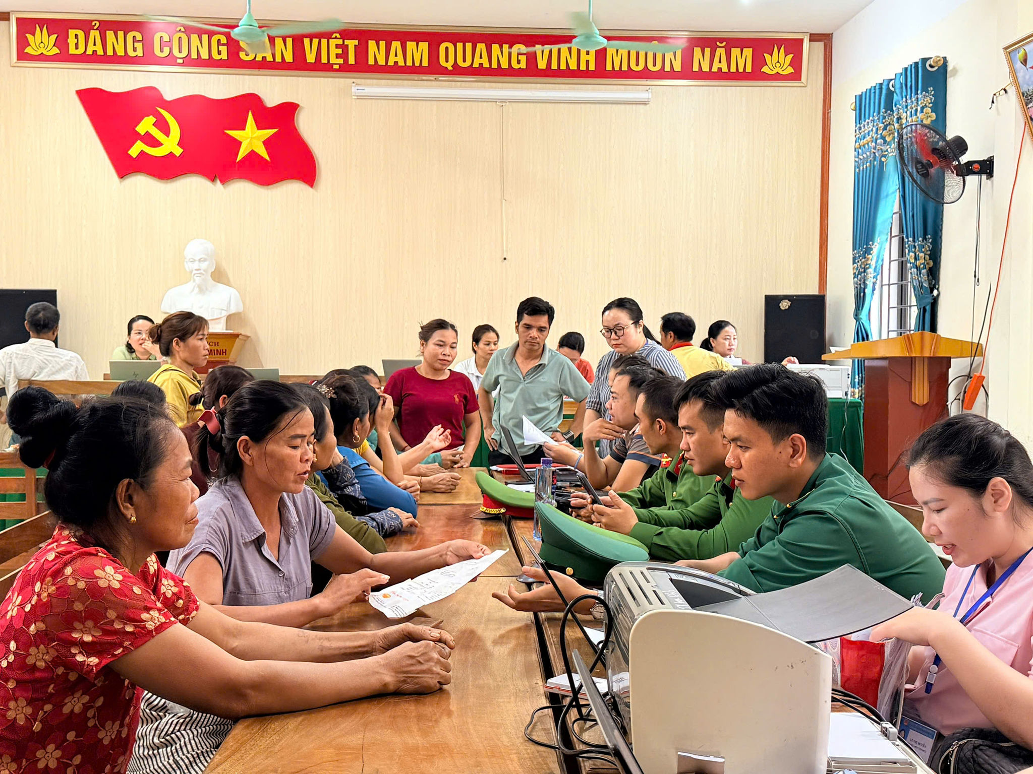 Bộ đội và công an