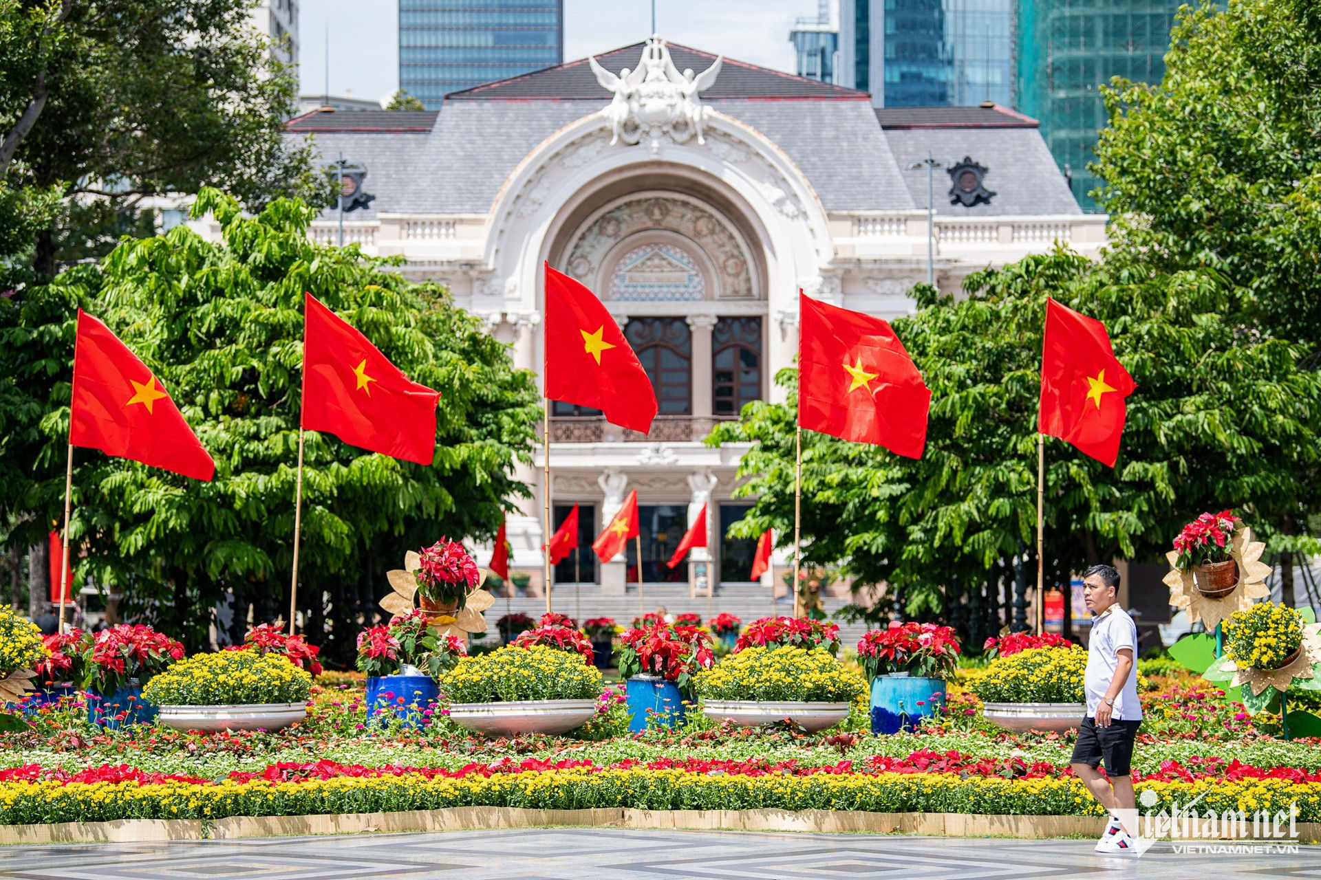 W-TPHCM cờ hoa quốc khánh Tuấn Hùng 14.jpg
