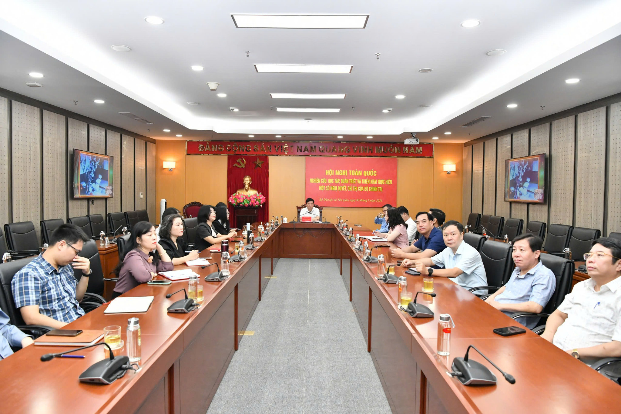 Đảng ủy Bộ Dân tộc và Tôn giáo quán triệt các nghị quyết của Bộ Chính trị