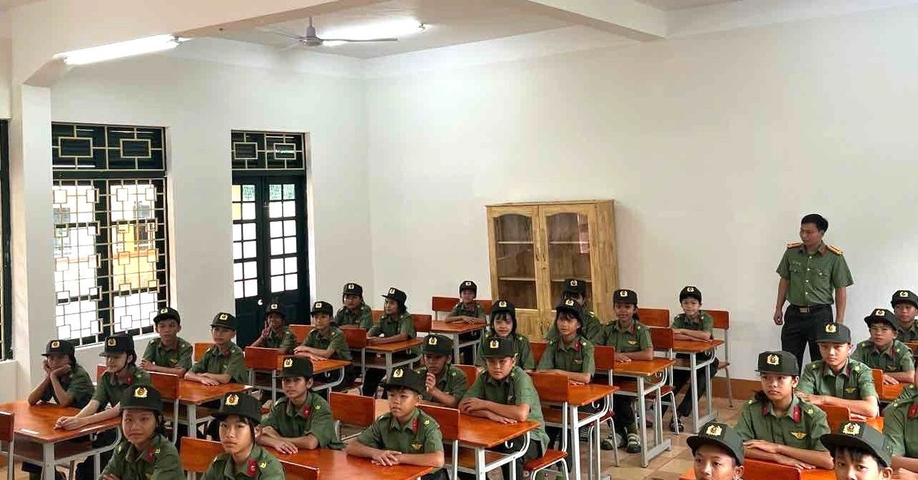 1.000 học sinh con em đồng bào nhập học Trường Văn hóa Công an nhân dân II 