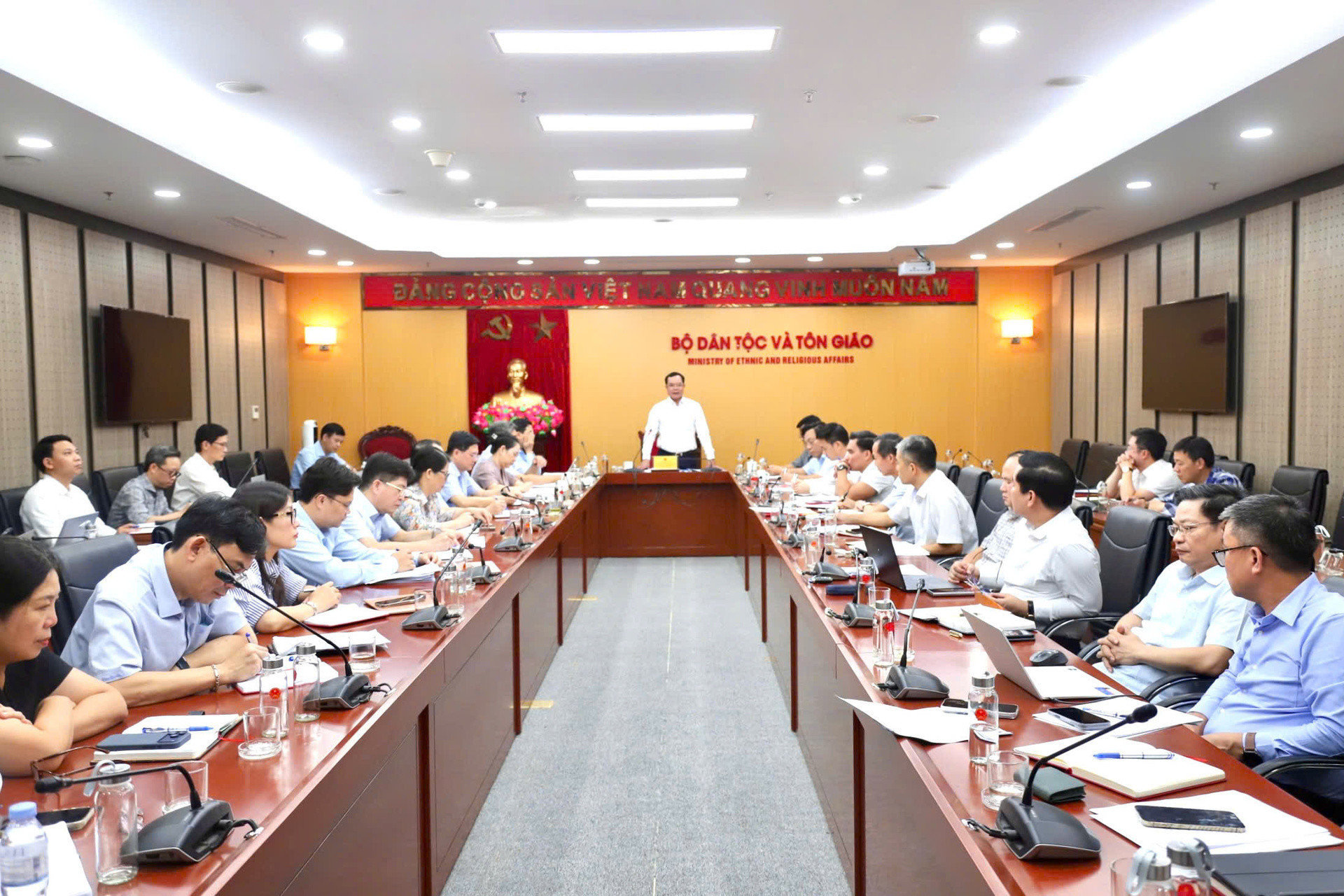 Kịp thời tháo gỡ điểm nghẽn giải ngân đầu tư công, đẩy nhanh chuyển đổi số 