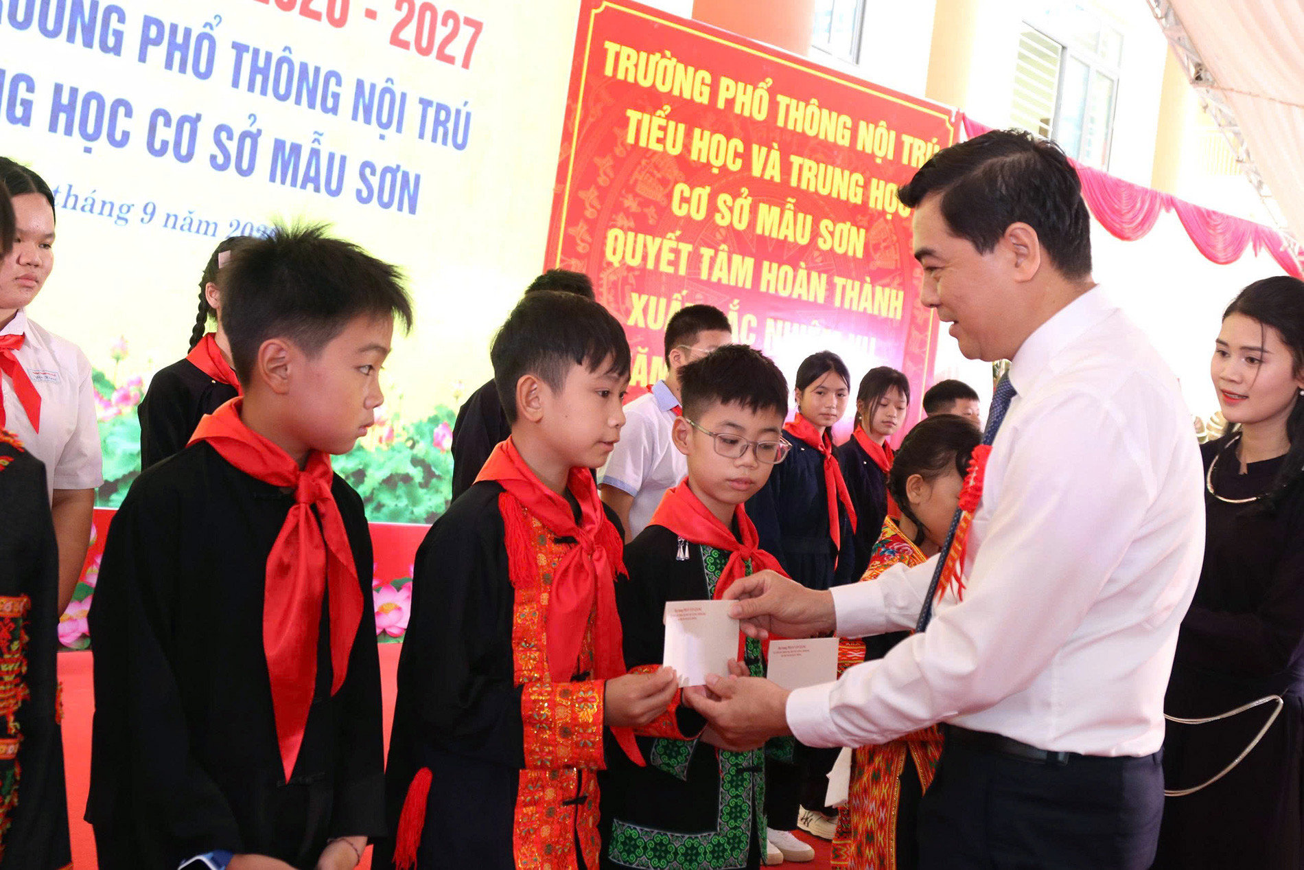 thu truong dttg4.jpg