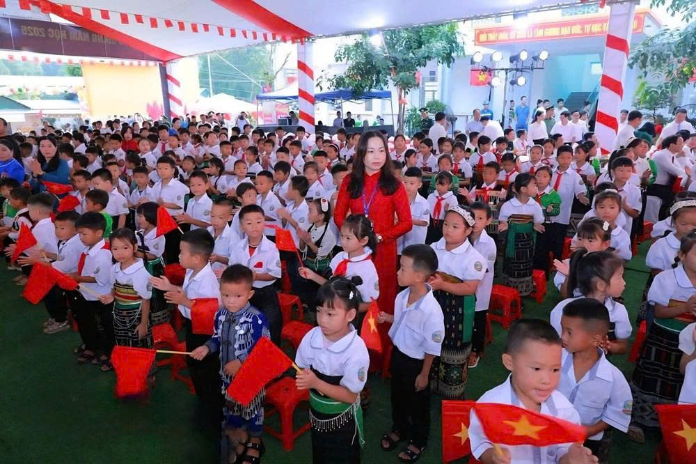 Niềm vui của giáo viên ở trường nội trú liên cấp hiện đại 