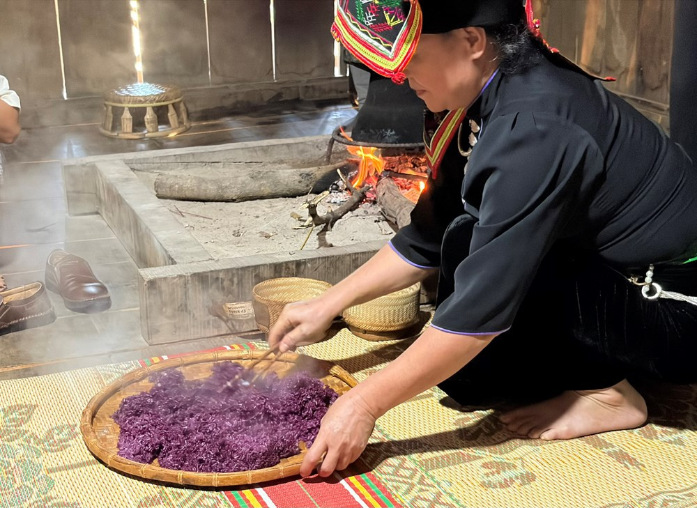 Xôi là món không thể thiếu trong mâm cúng